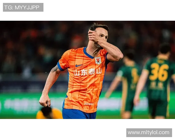 泰山外援瓦科携家人欢庆圣诞节合影留念尽享巴黎美好时光